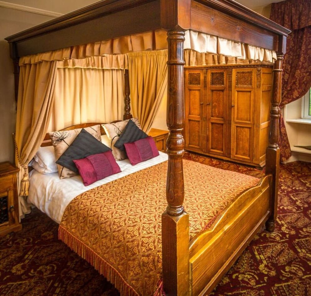 Four Poster photo 1