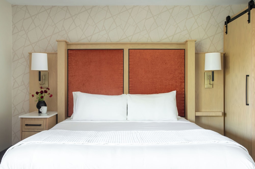 Standard Room, 1 King Bed - Photo 1
