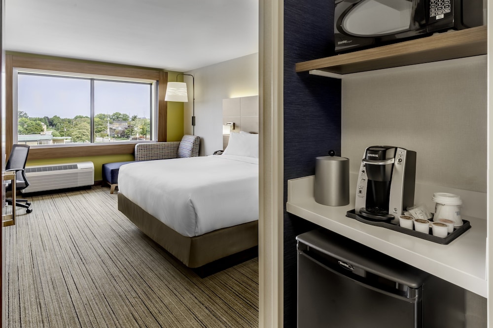 Standard Room, 1 King Bed, Accessible (Communications) - Photo 1