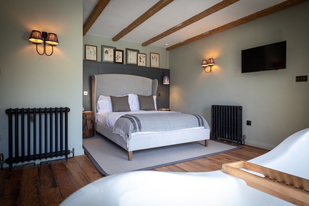Superior Room, 1 King Bed photo 1