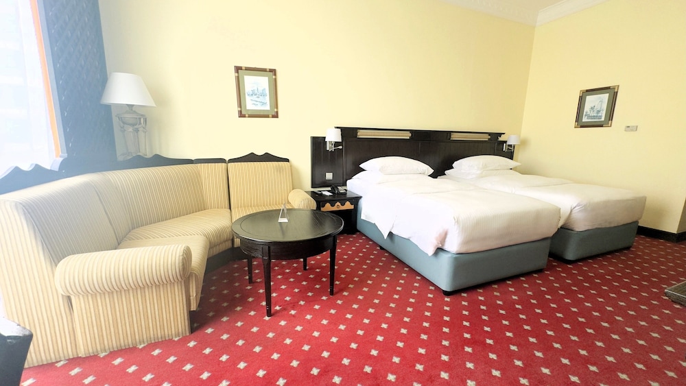 Deluxe Room, 2 Twin Beds complimentary shuttle to DXB Airport Terminal 1 & 3 photo 3