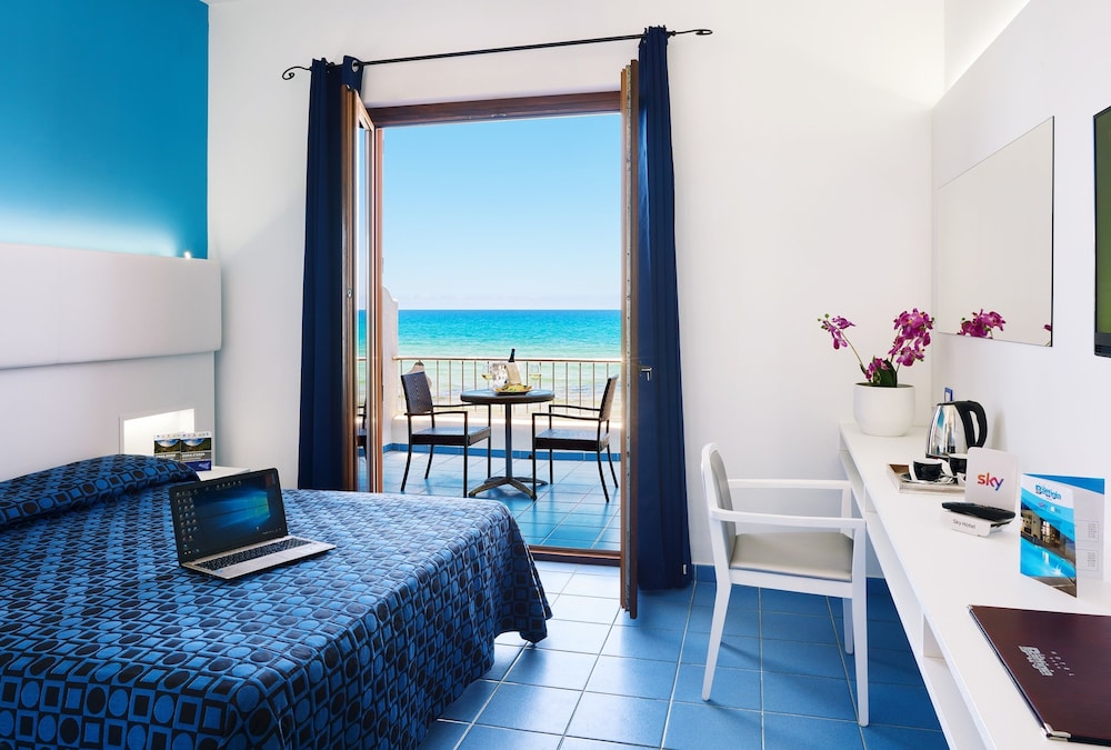 Deluxe Double or Twin Room, Sea View - Photo 1