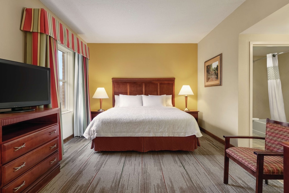 Signature Studio Suite, 1 King Bed with Sofa bed - Photo 1