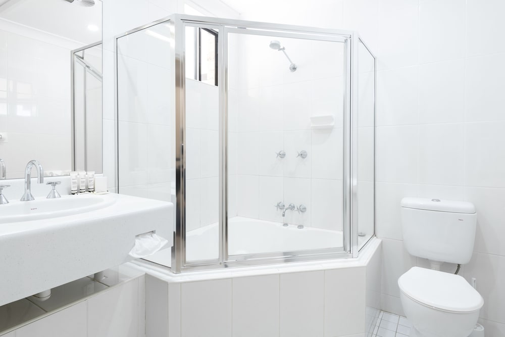 Luxury Studio Suite, 1 King Bed, Jetted Tub, Ground Floor photo 3