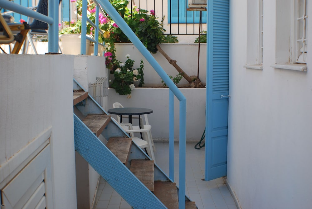 Economy Studio, Terrace, Poolside - Photo 10