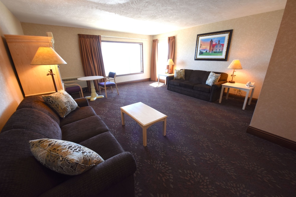 King Suite with Queen Sofa Sleeper, Lakeside