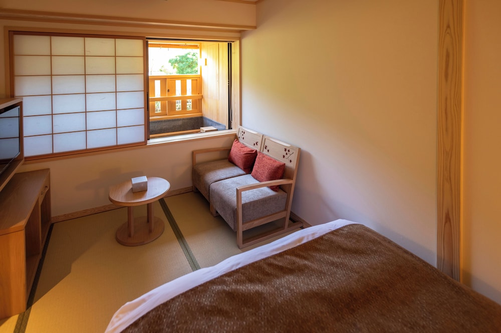 Luxury Double Room, 1 Large Twin Bed, Private Bathroom (Adult Only) photo 2
