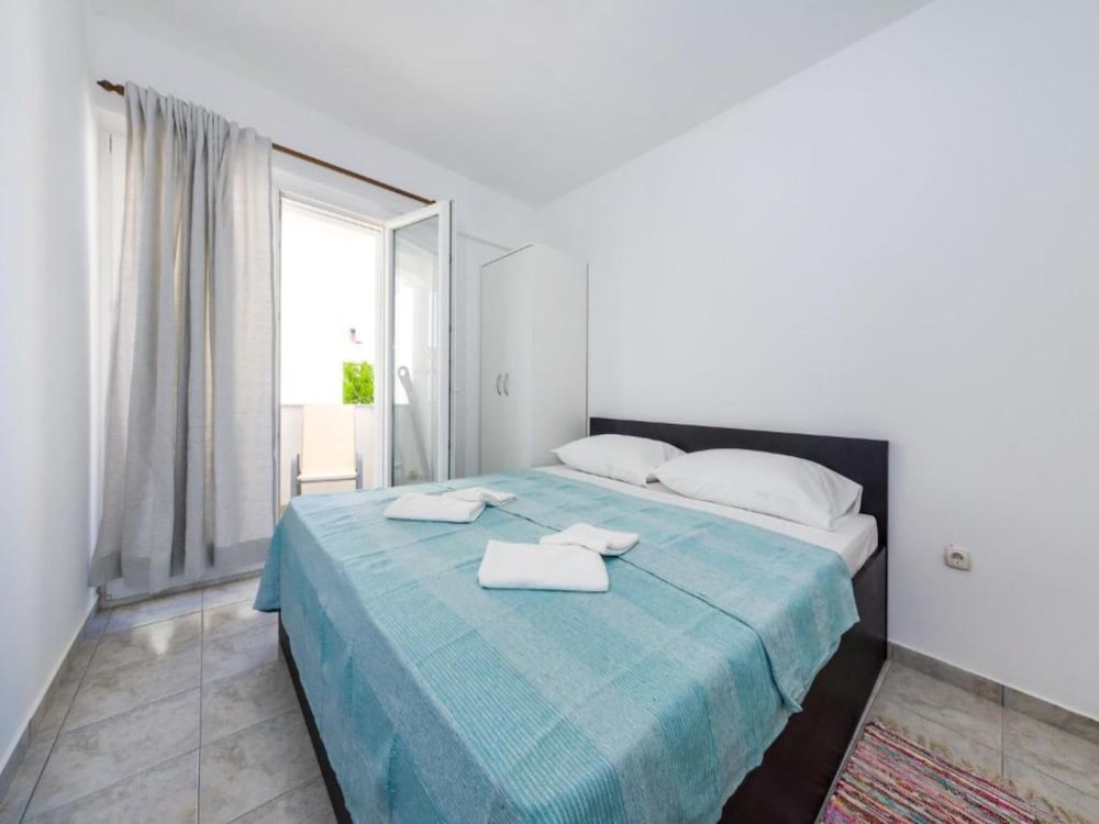 Apartment (Three Bedroom Apartment With Terrace)