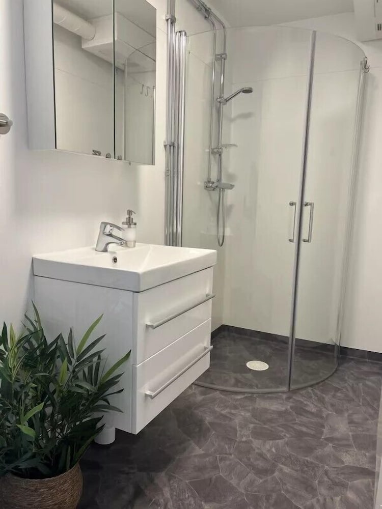 Deluxe Quadruple Room, Lake View photo 3