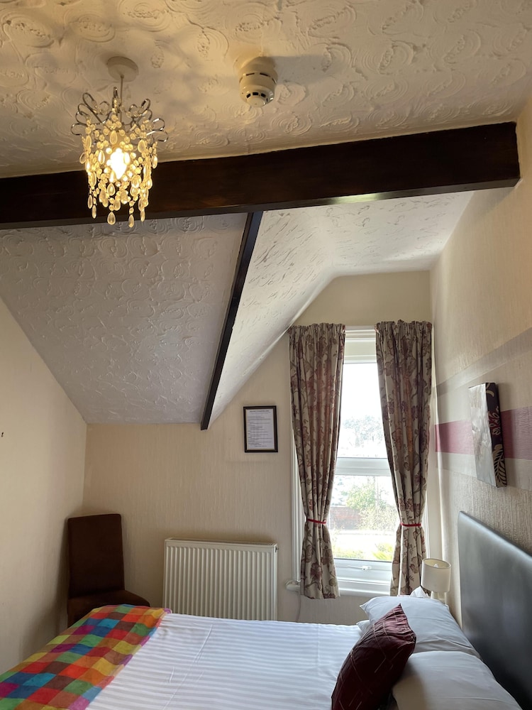 Standard Double Room, Ensuite - Photo 3