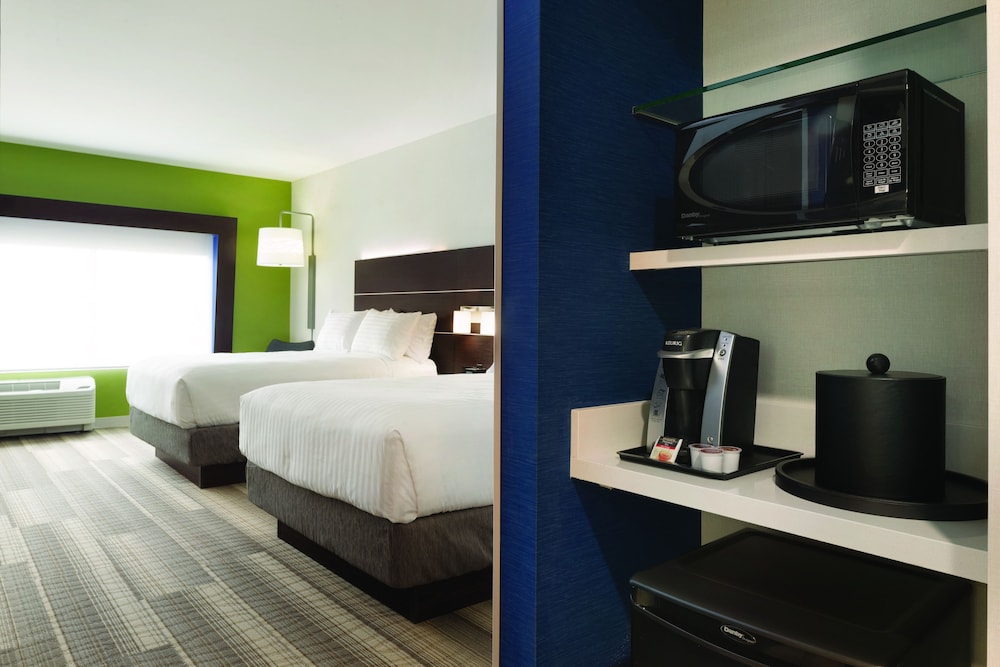 Suite, 2 Queen Beds, Accessible (Mobility, Accessible Tub) photo 2