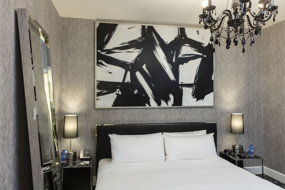 Superior Room, 1 King Bed photo 1