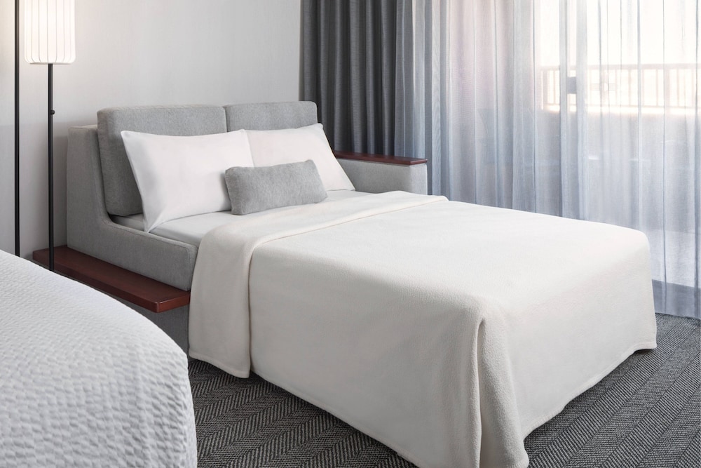 Room, 2 Queen Beds (Mobility Accessible, Roll-In Shower) - Photo 3