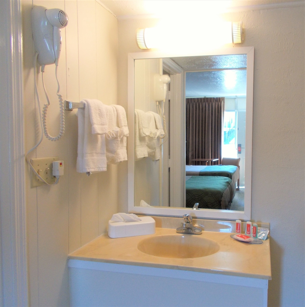 Standard Room, 2 Double Beds, Non Smoking - Photo 7