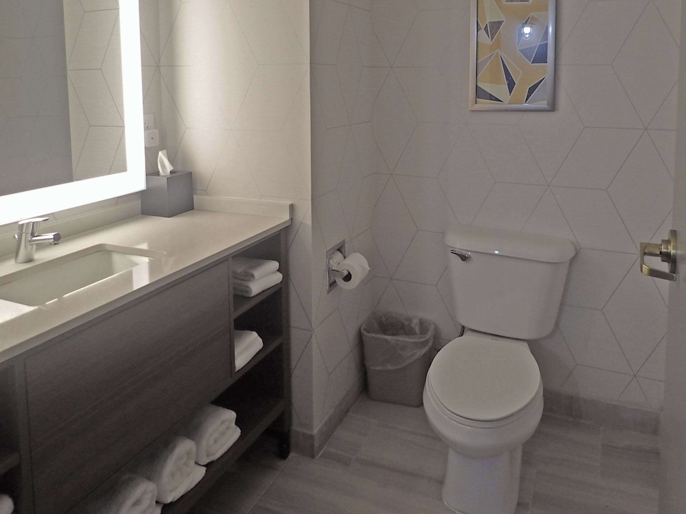 Suite, Multiple Beds, Non Smoking - Photo 2