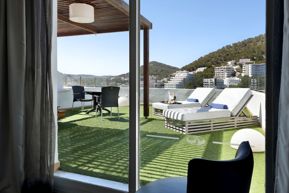 Deluxe Room (Superior - Panoramic Sea View) - Photo 5