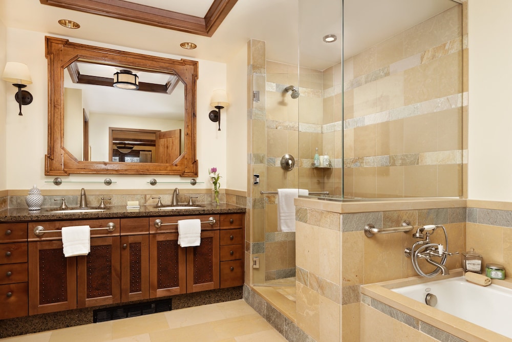 Room, 4 Bedrooms, Non Smoking (The Rendezvous Residence Slopeside) - Photo 3
