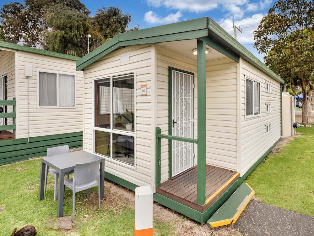 1 Bedroom Budget Cabin photo 2