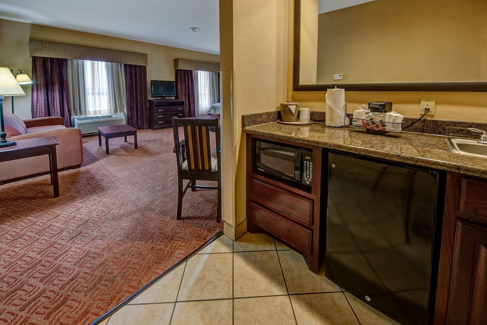 Suite, 2 Queen Beds, Non Smoking - Photo 3