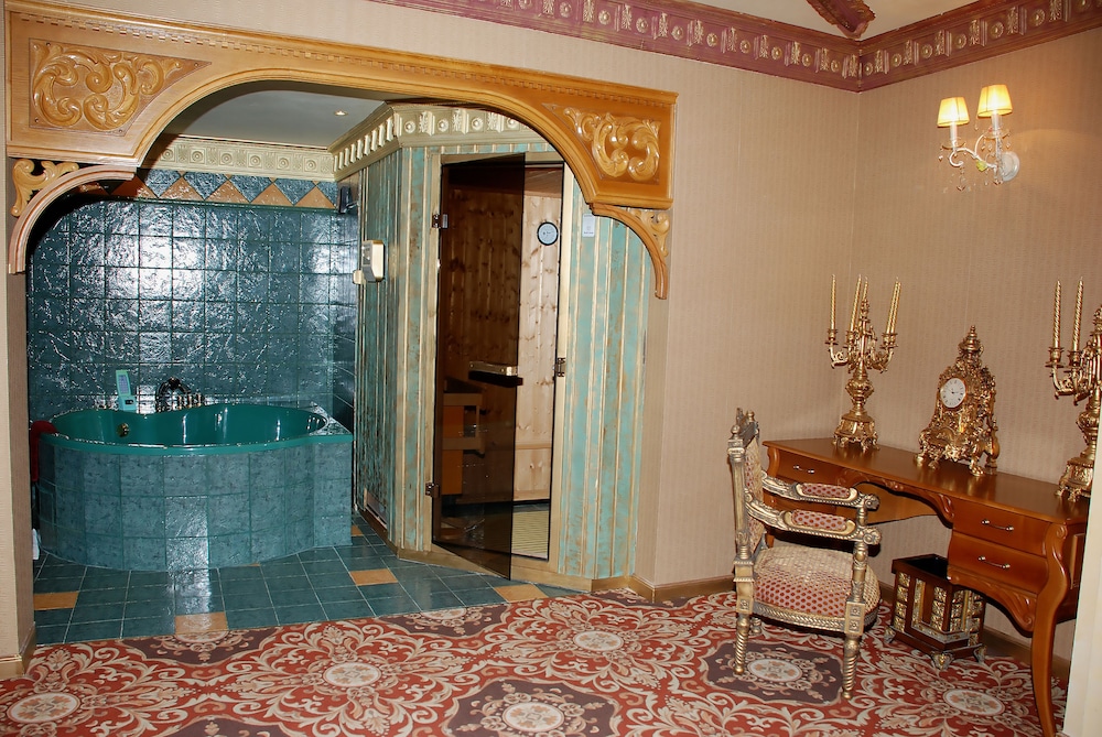 Presidential Suite (2 adults)