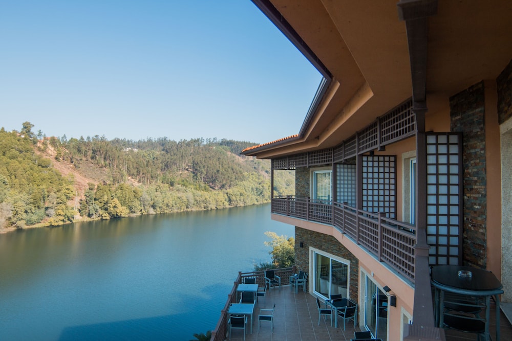 Family Room, River View photo 2