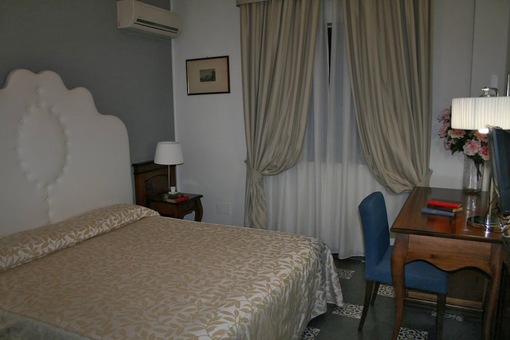 Superior Room, 1 Queen Bed, Accessible, Patio