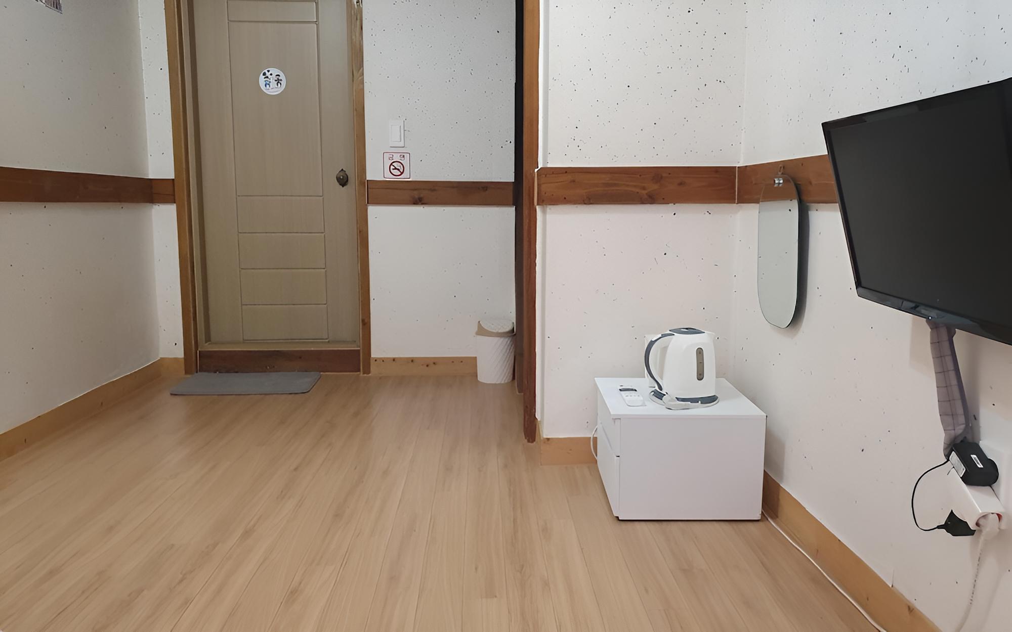 Room (Negro (private toilet))