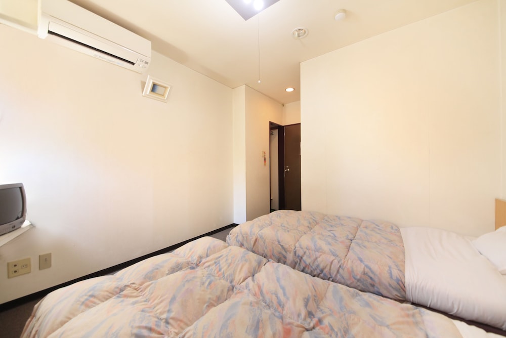 Twin Room, Private Bathroom photo 2