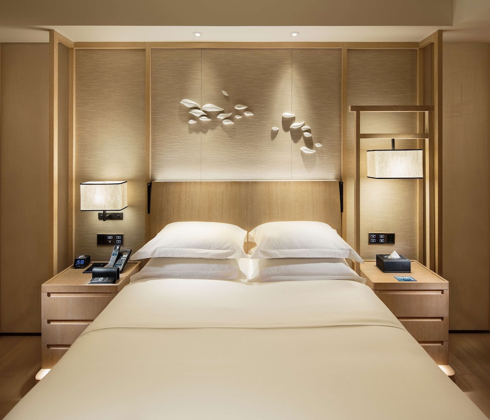 King One Bedroom Hillside Suite Nanhai Wing