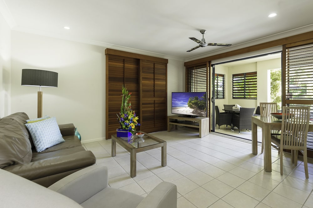1 Bedroom Pool Entry - Photo 2