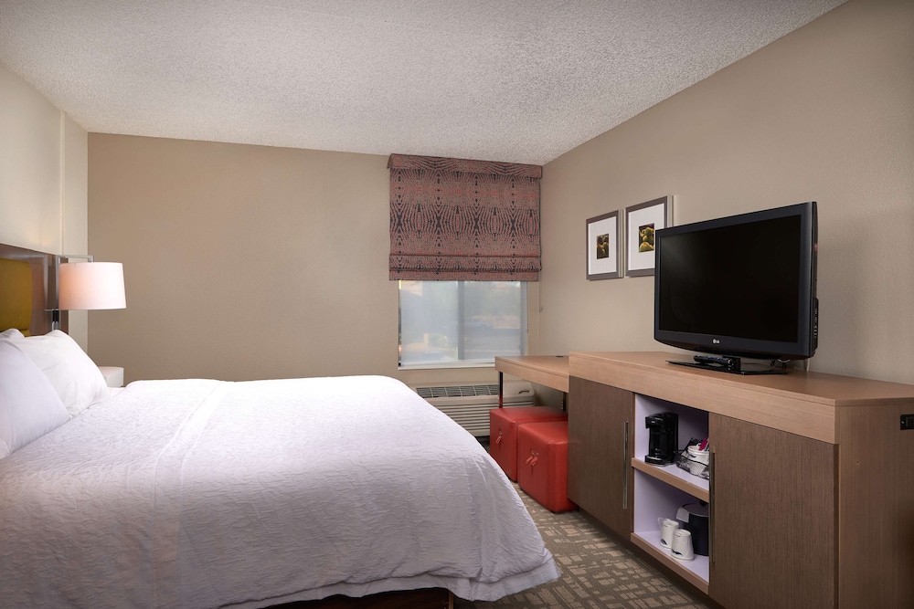 Deluxe Room, 1 King Bed, Non Smoking - Photo 2
