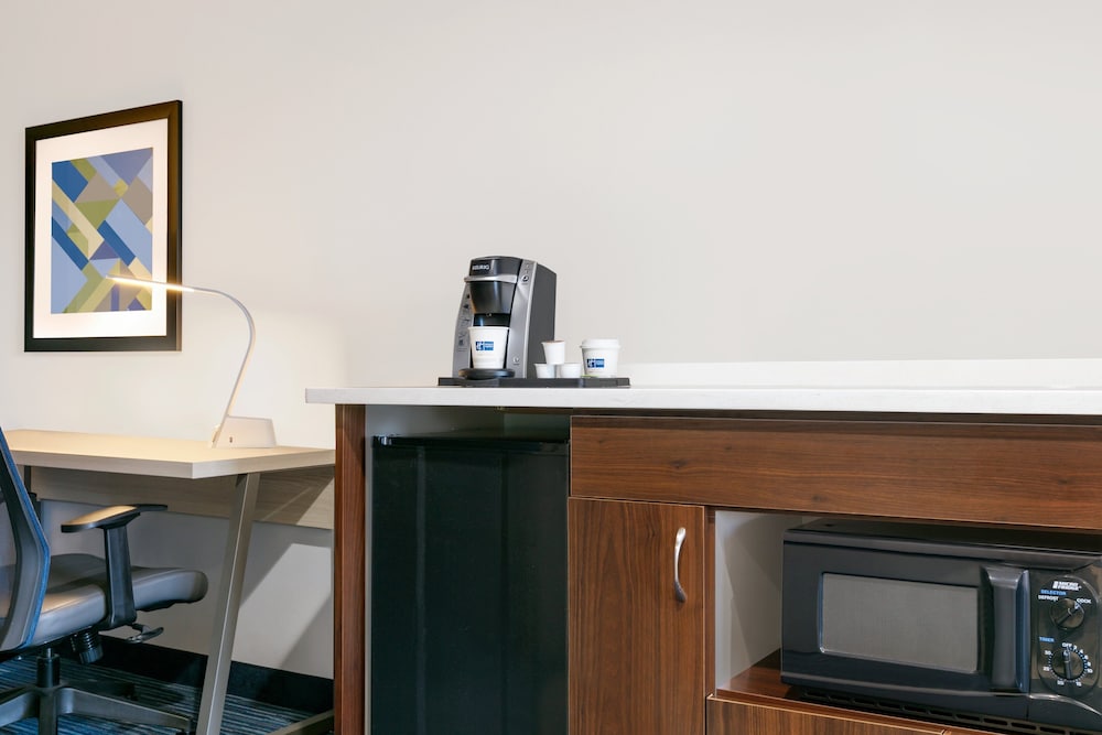 Suite, 2 Queen Beds, Accessible (Mobility) - Photo 13