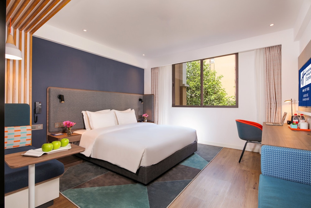 Standard Room, 1 King Bed - Photo 3