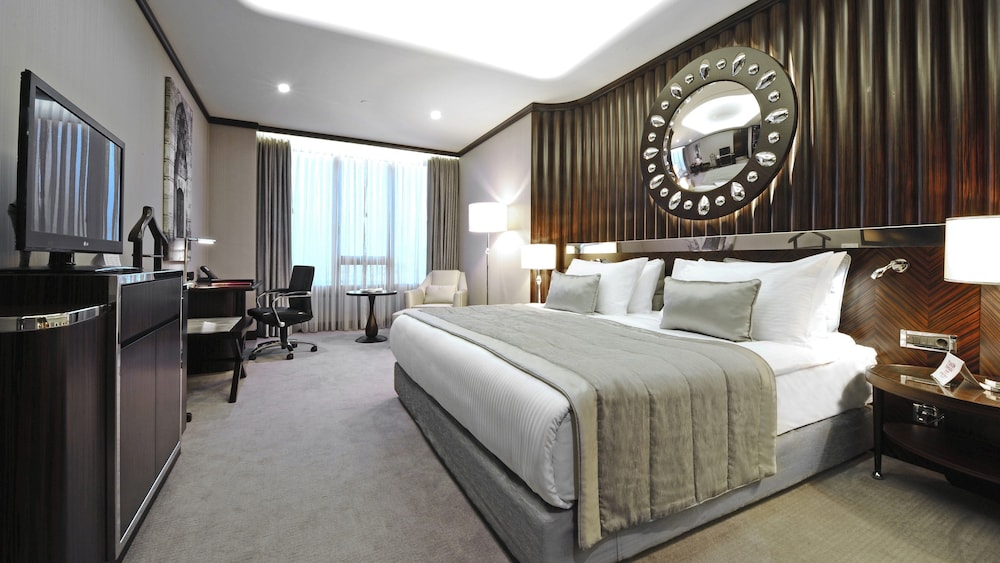 Standard Room, 1 King Bed, Club Lounge Access (High Floor) - Photo 5