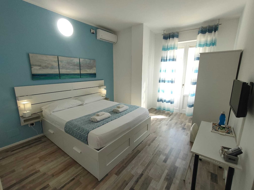 Comfort Room, Balcony