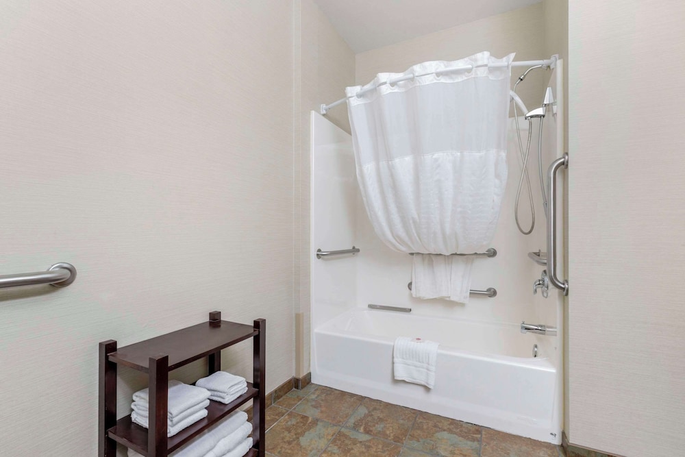 Room, 1 King Bed, Accessible, Non Smoking - Photo 2