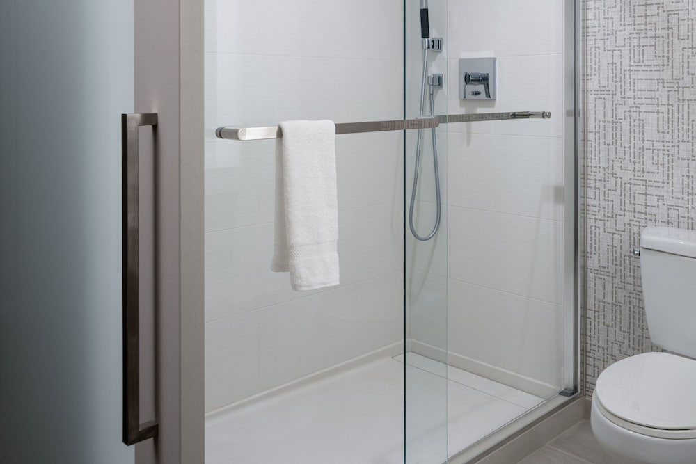 Suite, 1 Bedroom - Photo 9
