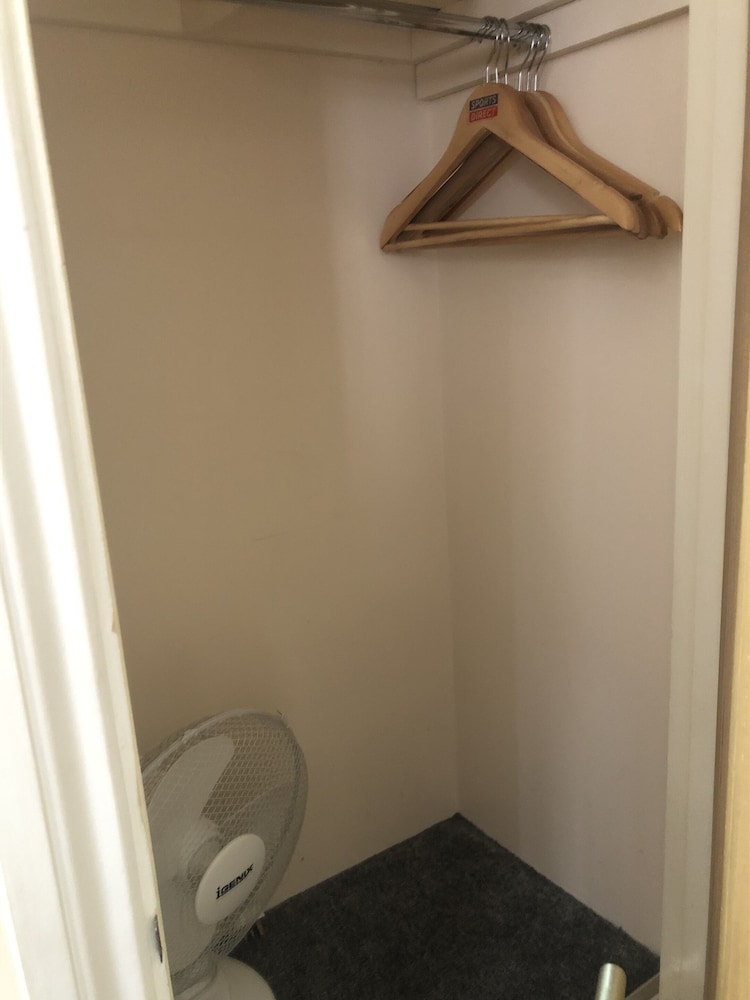 Single Room, Ensuite photo 3