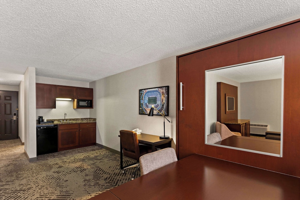 Suite, 1 Queen Bed with Sofa bed, Non Smoking - Photo 5
