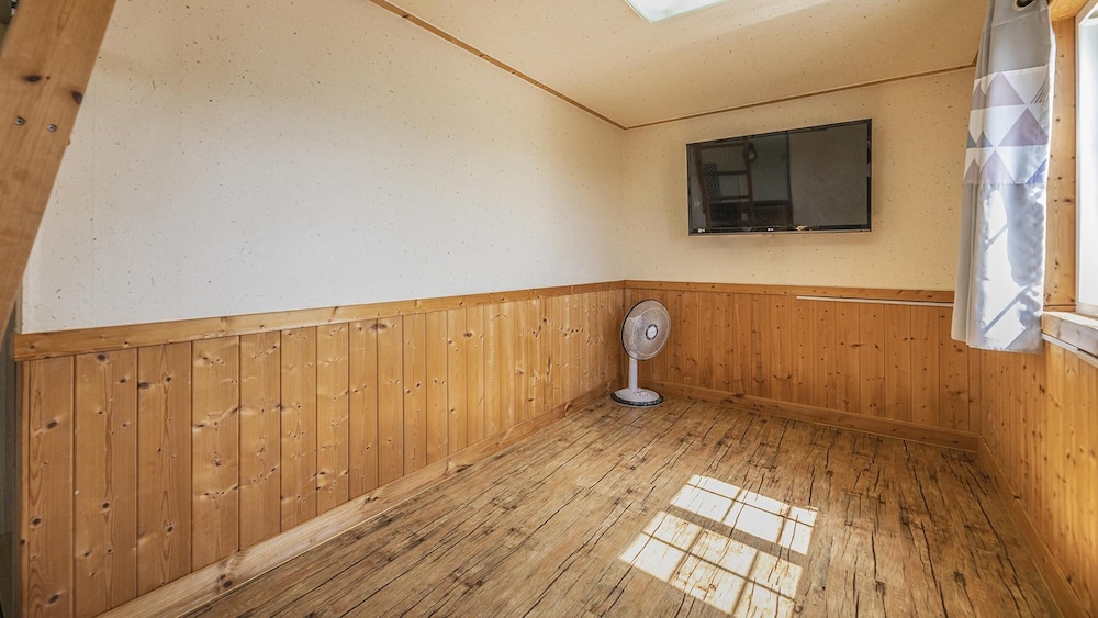 Basic Room, 1 Bedroom (Bada-dong dokchae(Ocean View)) - Photo 2