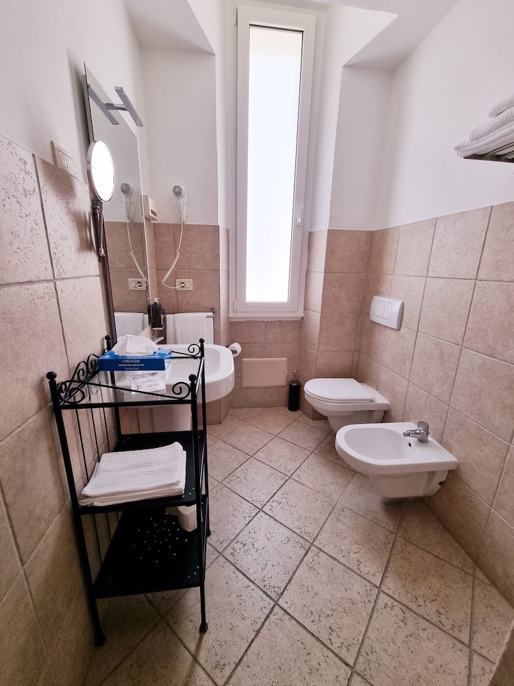 Classic Triple Room - Photo 4