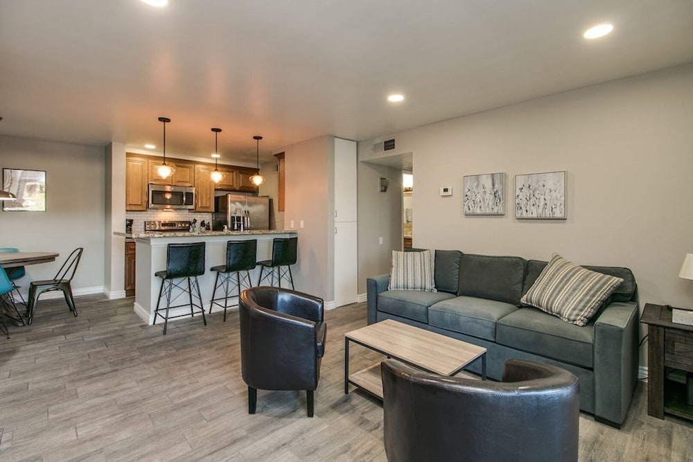 House (2 Bedrooms)