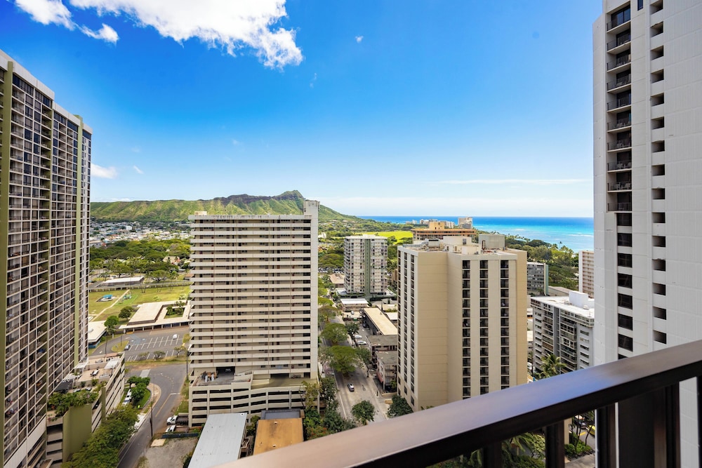 Premium Remodeled Condo with Ocean View and Parking: Premium Apartment, 1 King Bed with Sofa bed, Ocean View (WB 2713 T1) photo