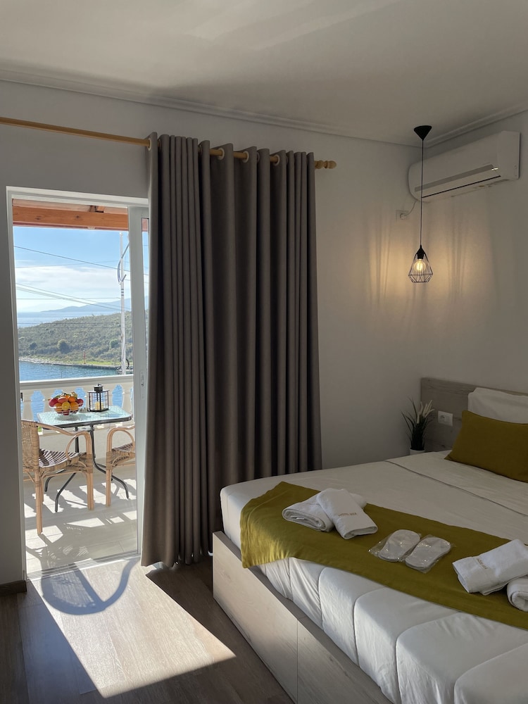 Deluxe Double Room with Sea View photo 2