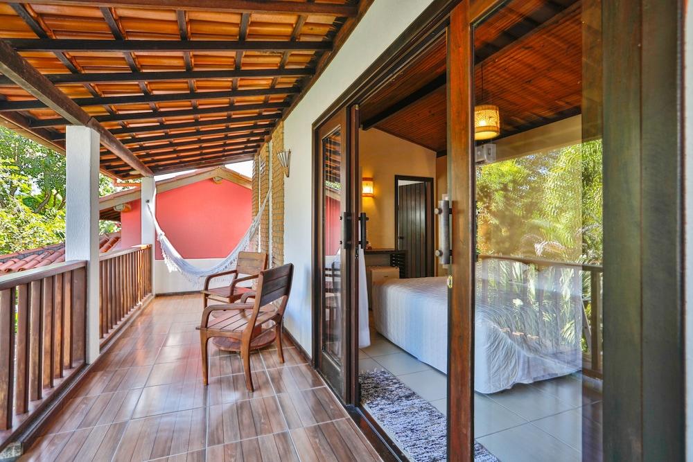 Quarto Triplo, com sacada, terreo, vista para o jardim