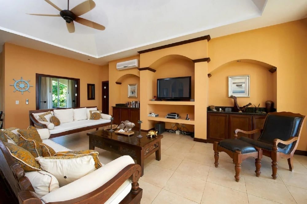 Villa photo 1