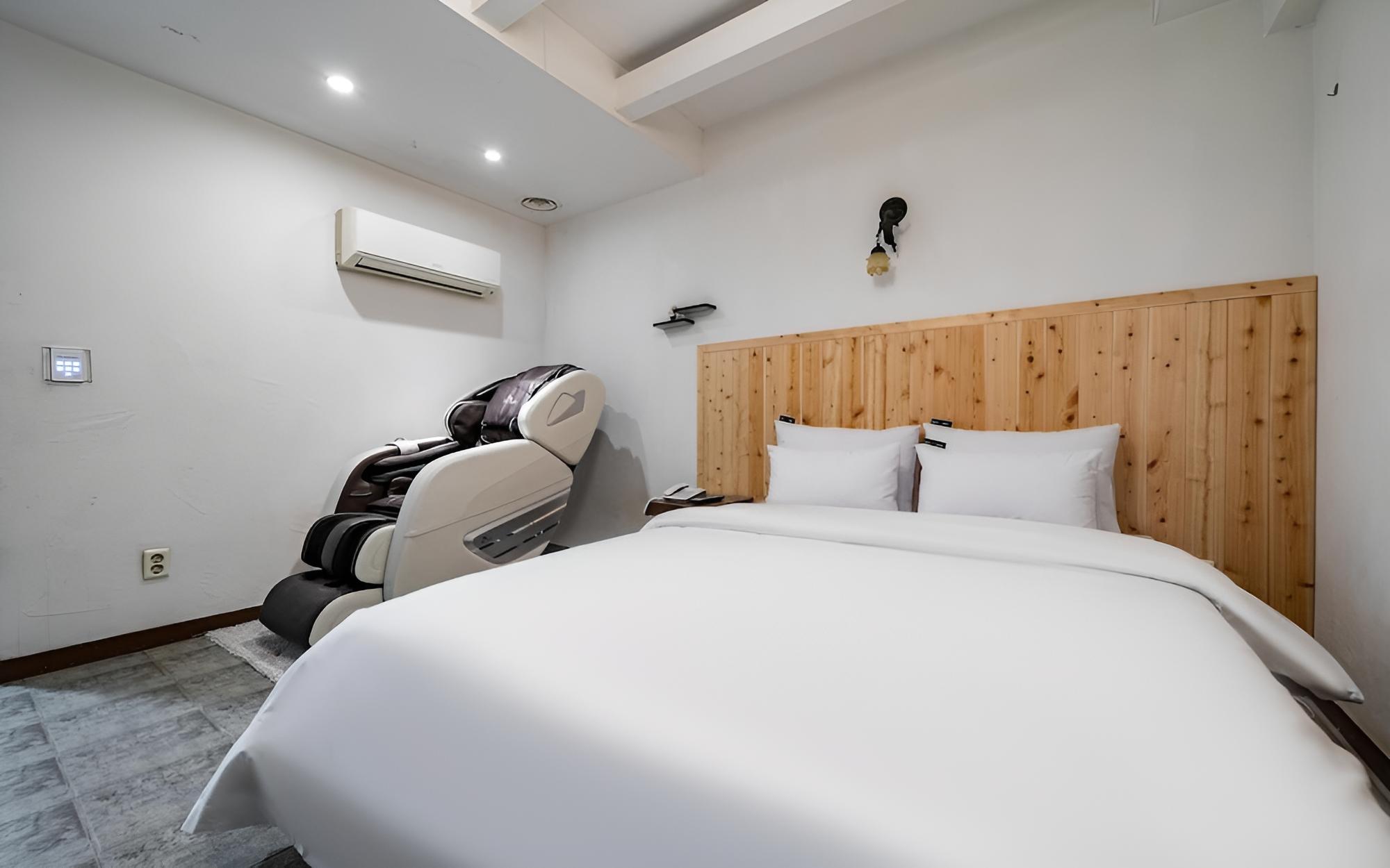 Room (Best Room (Massage Chair TV Netflix H) photo 3