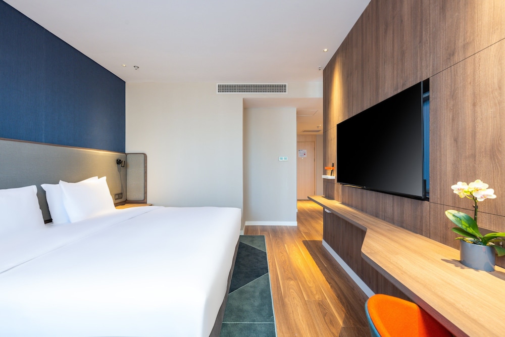 Suite, 1 Bedroom - Photo 8