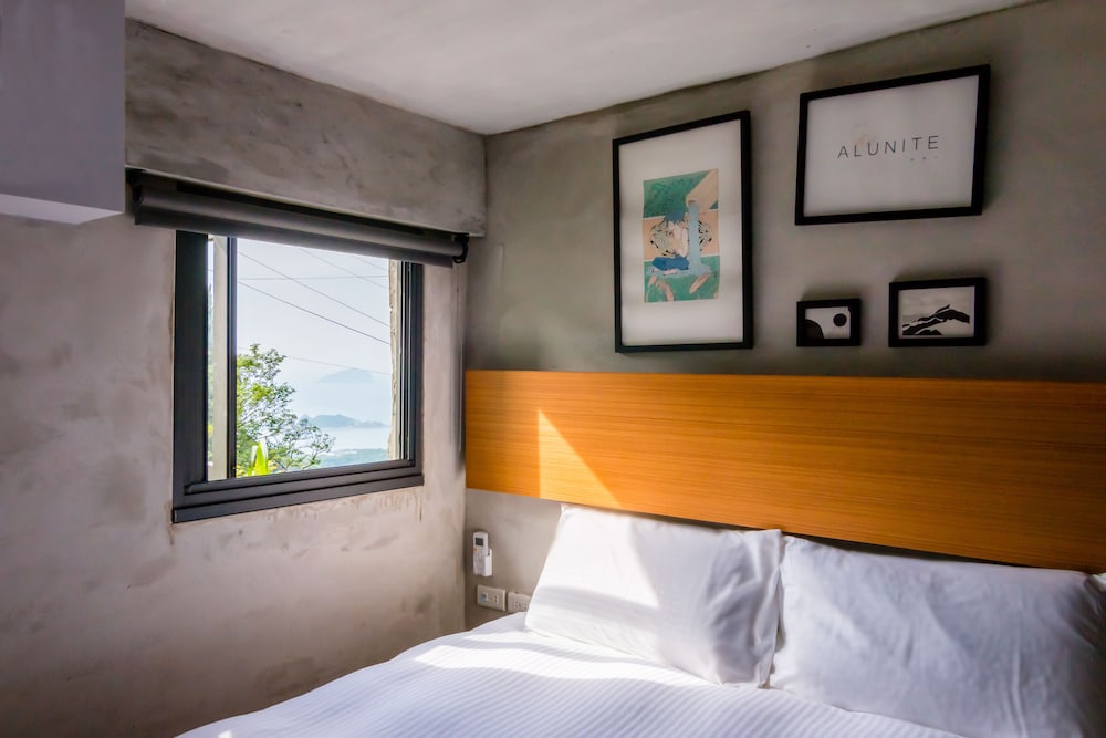 Standard queen room