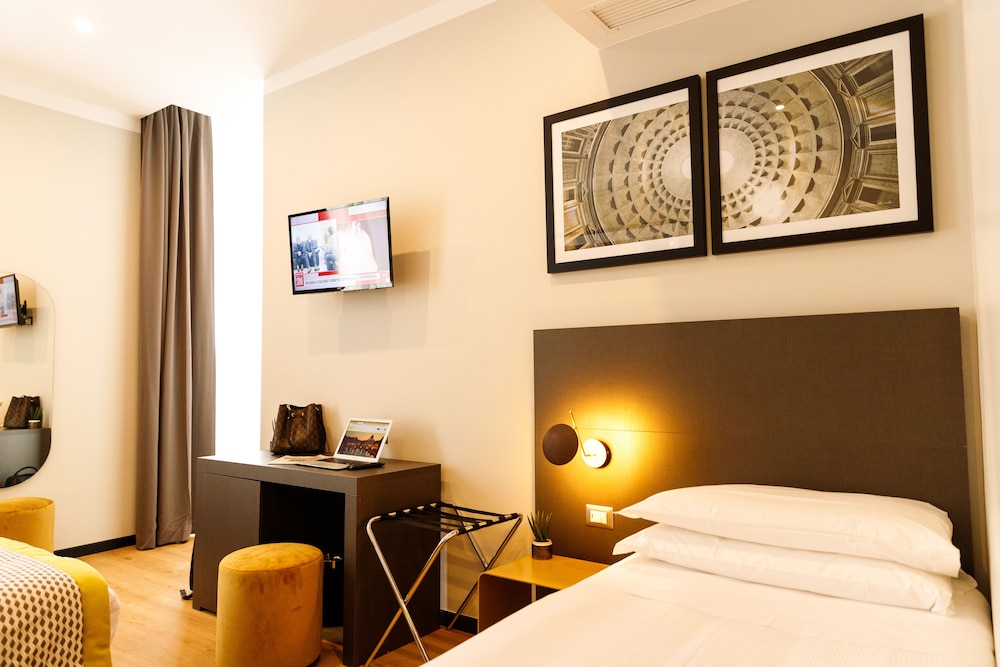 Deluxe Room thumbnail 6